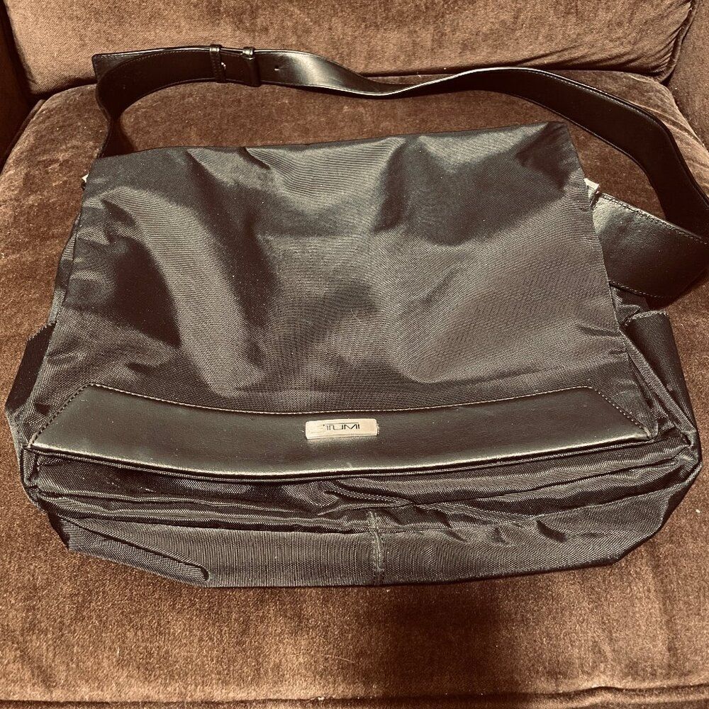 XLNT Tumi Ballistic Nylon Crossbody Laptop Messenger Travel Bag Leather Trim